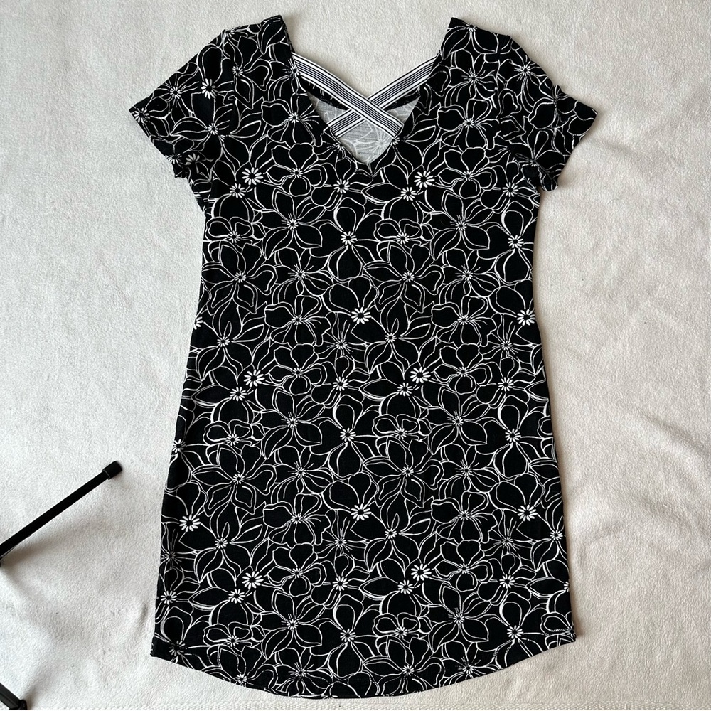 T by Talbot’s Women’s UPF 50 Black White Floral Cross Back Cozy Shift Dress, Med - Picture 11 of 16